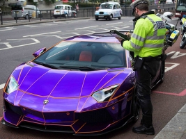  Lamborghini Aventador