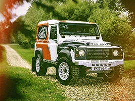   Land Rover Defender   